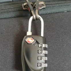 Flash-uitverkoop ???? SUNMOOL TSA Kofferslot 4 Cijfers - Reisslot - Reis Cijferslot - Cijferhangslot - Hangslot - Bagageslotjes - Slot Voor Bagage : Zwart & Rood - 4 Stuks ???? -New Rebels shop 458x840 1