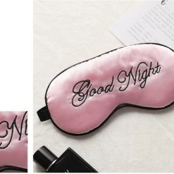 Groothandel ???? Merkloos Zijden Verduisterende Slaapmasker Voor Volwassenen - Goodnight - Vrouwen En Mannen - Verstelbaar - Oogmasker - Nachtmasker - Reismasker - Slaap Masker - Oog Masker - Roze ???? -New Rebels shop 550x403
