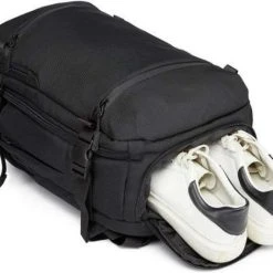 Uitgang ???? Omnistow ???? Handbagage Rugzak - 47x29x20cm - Cabin Approved ???? Backpack - Zwart - 27L - Waterafstotend - Laptopvak ???? -New Rebels shop 550x470 5