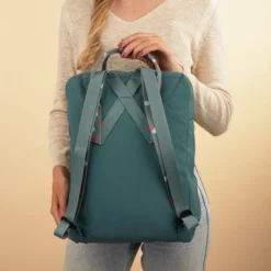 Beste deal ???? Fjallraven Fjällräven Kånken Unisex Rugzak - Frost Green-Confetti Pattern ???? -New Rebels shop 550x550 92