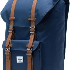 Groothandel ???? Herschel Little America - Navy/Tan Synthetic Leather / Ruime Rugzak Met 25L Opbergvolume - 15" Fleece-gevoerd Laptopvak - Magnetische Sluiting / Met Levenslange Fabrieksgarantie / Limited Lifetime Warranty / Blauw ???? -New Rebels shop 550x797 5