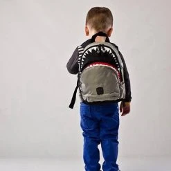 Gloednieuw ???? Pick & Pack Shark Shape Kinderrugzak - Grey ???? -New Rebels shop 550x825 23